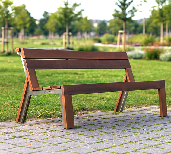 Banc urbain en bois de frêne thermotraité (tht), avec dossier repose bras