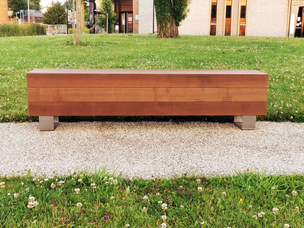 Banquette en bloc massif type poutre en bois de frêne thermotraité (tht)