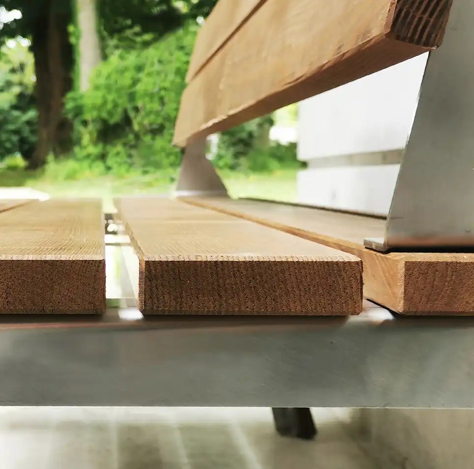 Mobilier en bois de frêne et métal inox, visserie inox