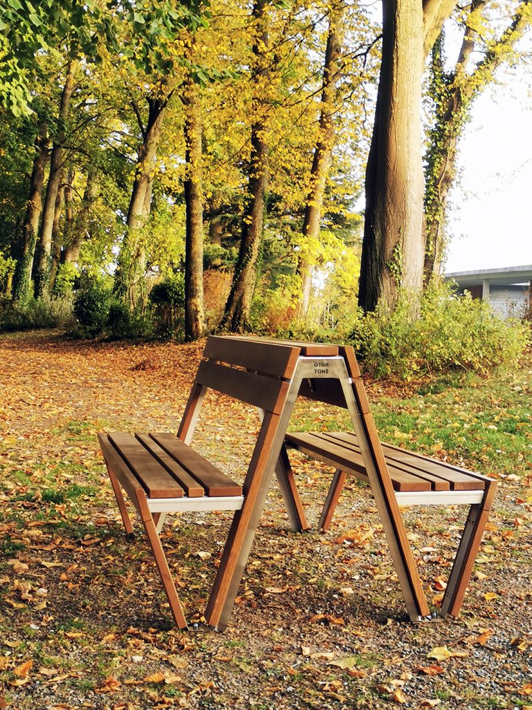 Banc urbain dos-à-dos en frêne thermotraité (tht)