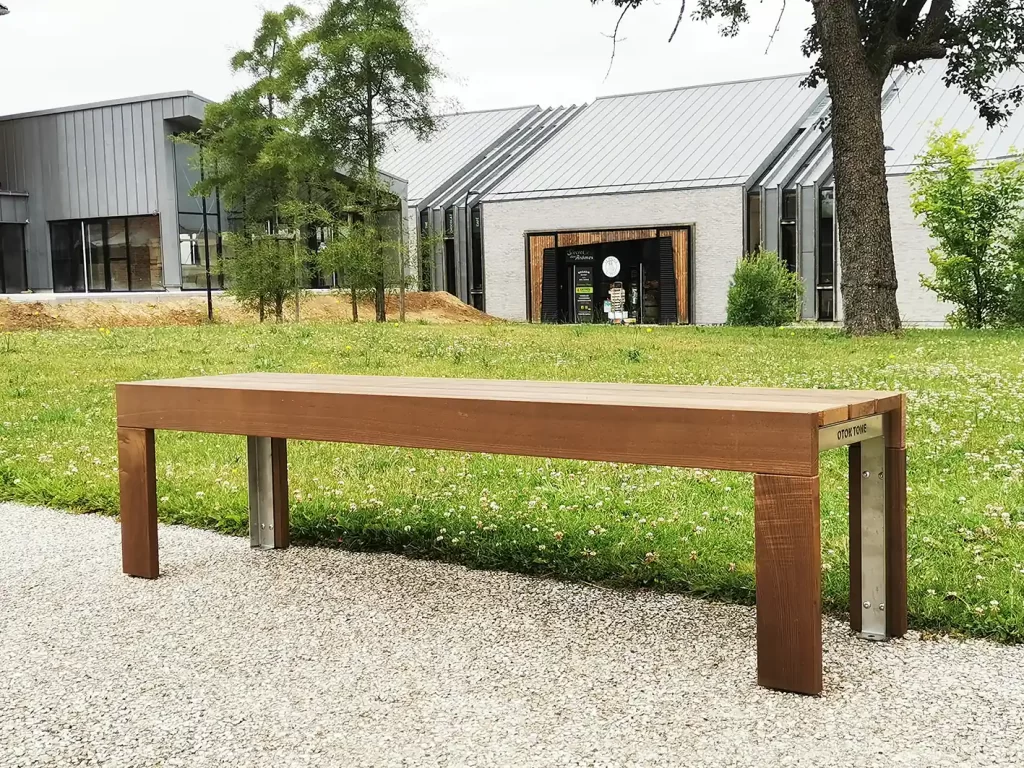 banquette urbaine en bois de frêne thermotraité (tht)