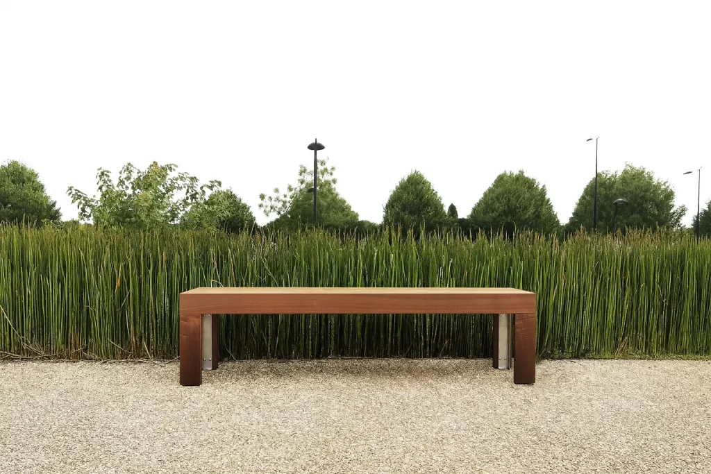 banquette urbaine en bois de frêne thermotraité (tht)