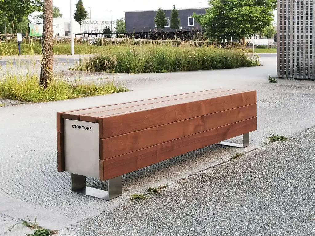 Banquette en bloc massif type poutre en bois de frêne thermotraité (tht)