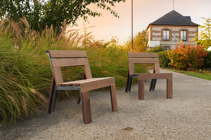Chaise urbaine en bois de frêne thermotraité (tht)