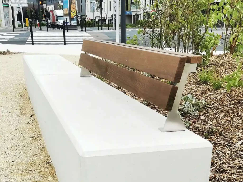 Dossier en bois feuillu français pour muret béton